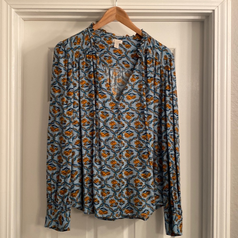 Hinge Floral button up V-neck Top